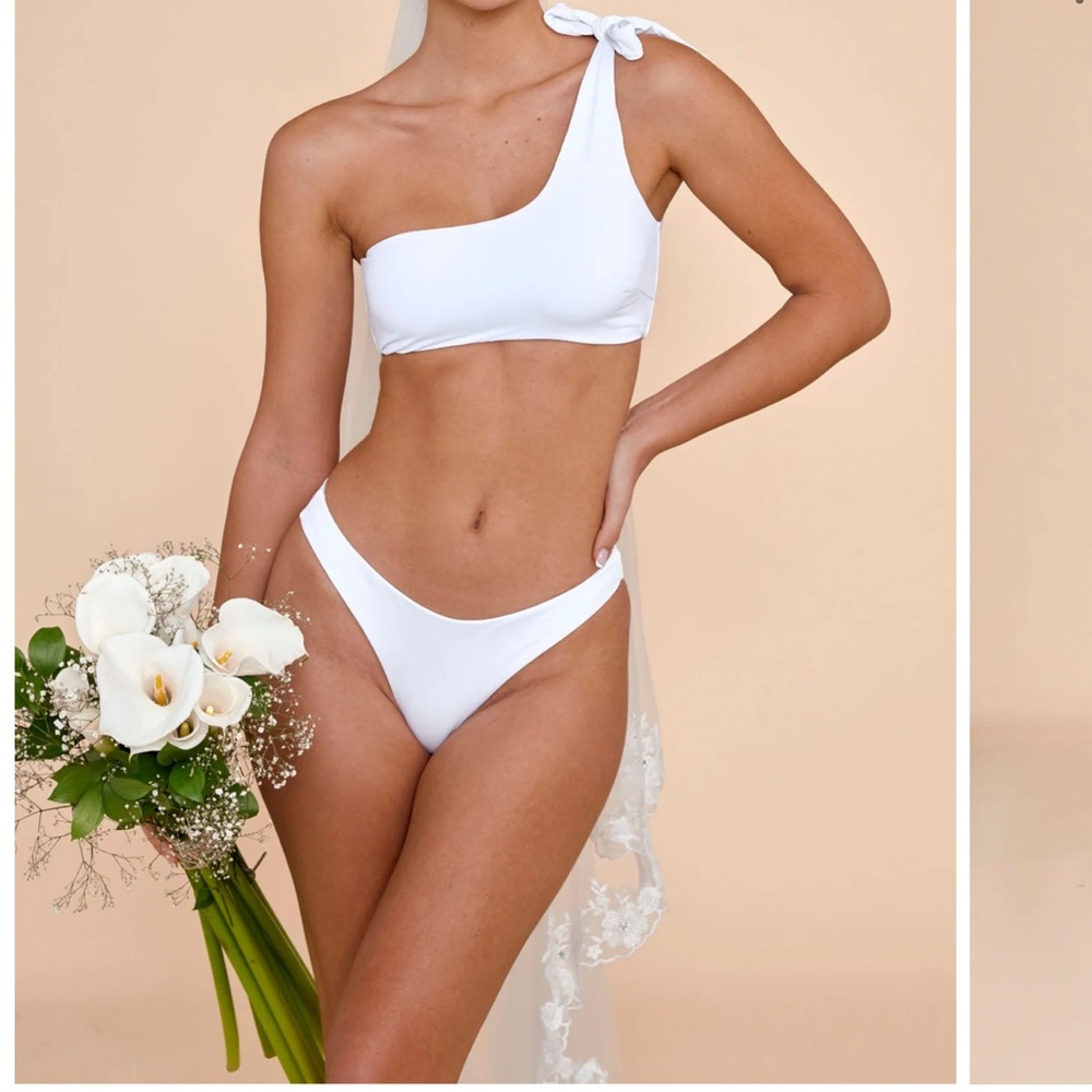 ALT SWIM - Sofia Over Shoulder Top - White, M